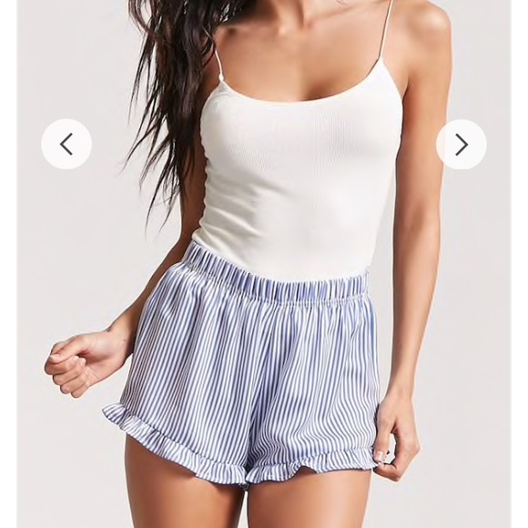 Ruffle trim shorts - Picture 3 of 3